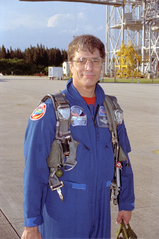 Blaha arrives at KSC's Shuttle Landing Facility